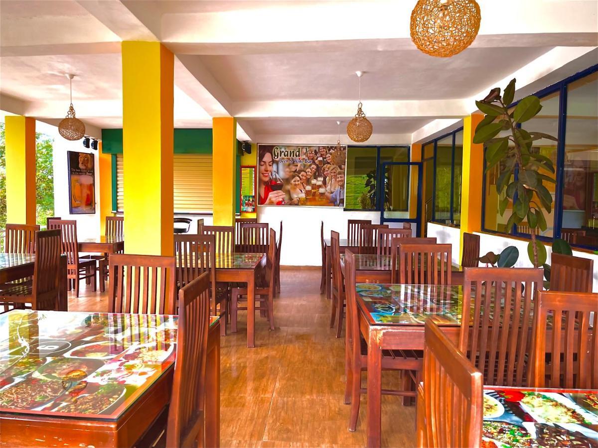 Grand Adamspeak Hotel Nallathanniya Exterior foto